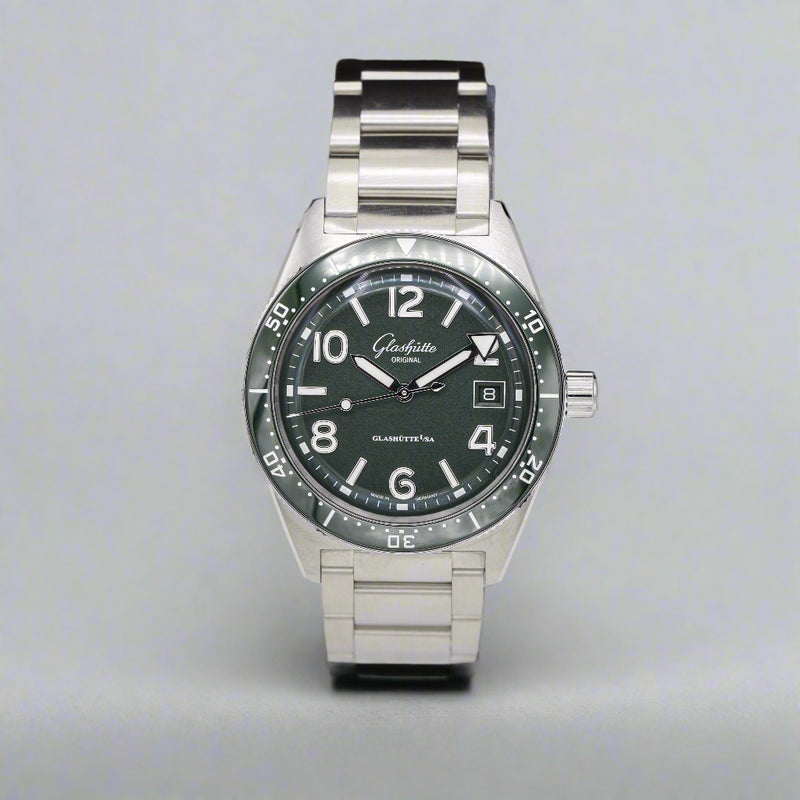 Glashütte Original Spezialist SeaQ Green Dial 39mm Steel Bracelet 1-39-11-13-83-70 dial shot