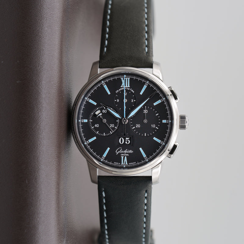 Glashütte Original Senator Chronograph Panorama Date 1-37-01-03-02-35 dial