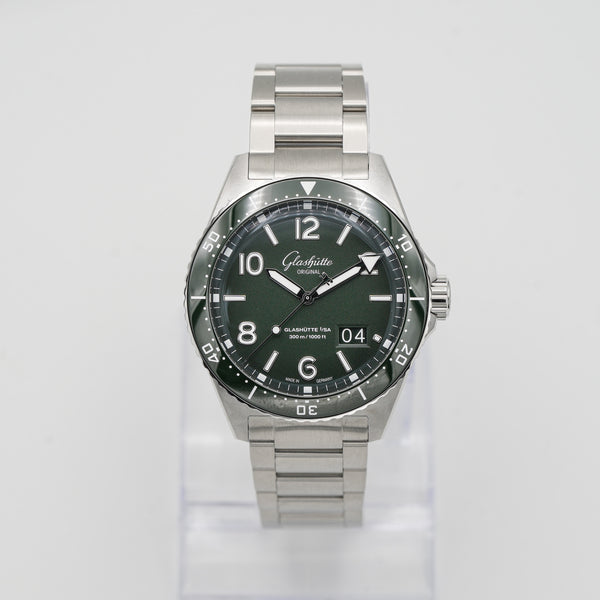 Glashütte Original Spezialist SeaQ Panorama Date 43mm Green 1-36-13-07-83-70 dial