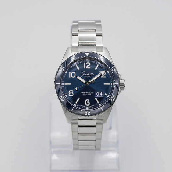 Glashütte Original SeaQ Panorama Date Blue 43mm dial