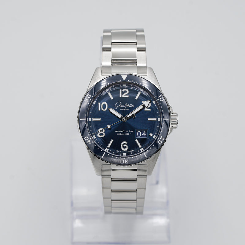 Glashütte Original SeaQ Panorama Date Blue 43mm dial